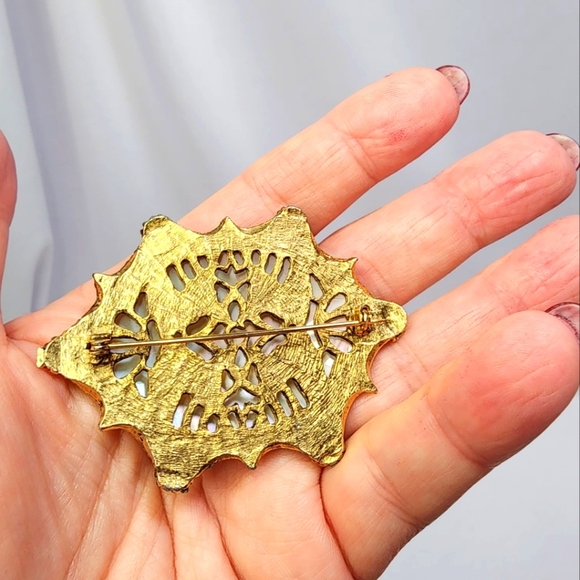 Vintage Mother of Pearl Iridescent Oval Brooch with Pearl Accents - Picture 4 of 10